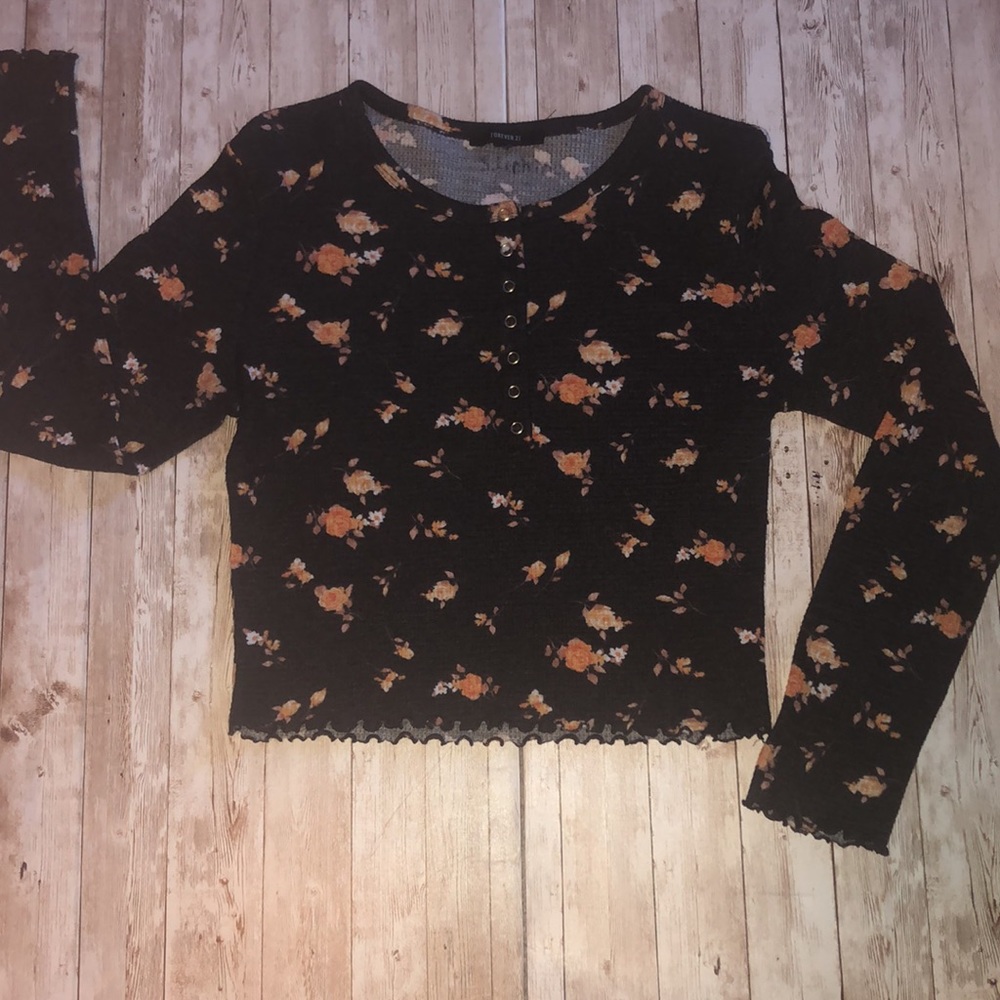 “Forever 21” floral, semi-cropped, waffle knit, snap front henley-junior size L
